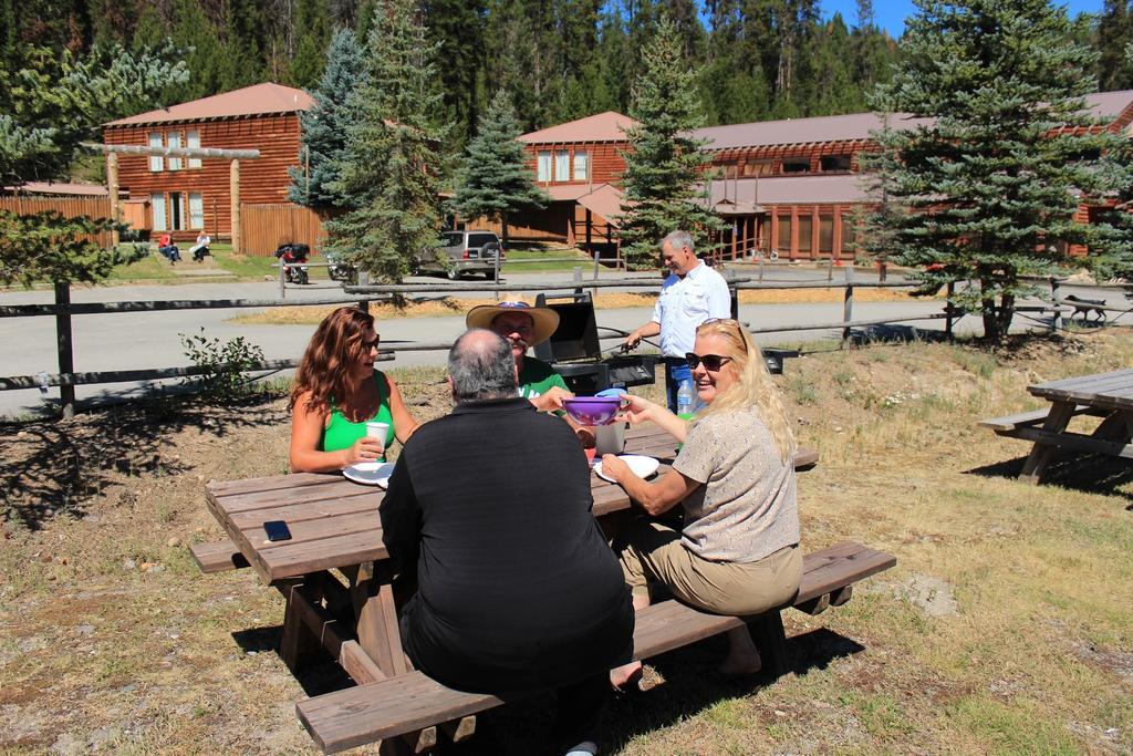 The Lodge At Lolo Hot Springs Exterior foto